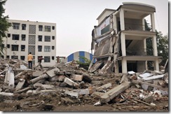 四川省聚源聚源中學遭強震震垮的校舍。(法新社)