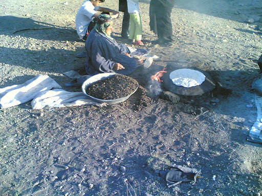 پخت نان توسط عشاير دامنه سبلان - استان اردبيل - عكس توسط ستوده 8970511