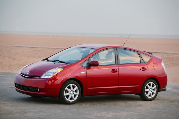 2007-toyota-prius-touring-edition-front-left.jpg