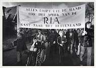 Protest tegen de sluiting van regenkledingbedrijf RIA