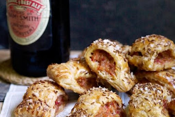 Chilli sausage rolls