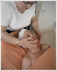 Riet Wortman bij de schoonheidsspecialist