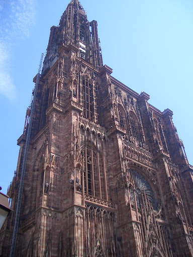 ストラスブールのカテドラル CATHEDRALE DE STRASBOURG 高さ142メートルの尖塔をもつ街のシンボル的存在。