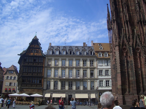 ストラスブールのノートルダム大聖堂 Notre Dame de Strasbourg の隣の家