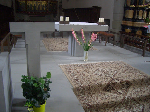 フリブールのカテドラルの隣にある聖フランシスコ会教会（Fribourg, Eglise des Cordeliers）