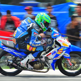 Suzuki Sunindo Rider Firman Farera by Devid Panjaitan - Sports & Fitness Motorsports