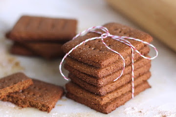 Healthy Homemade Whole Wheat Graham Crackers