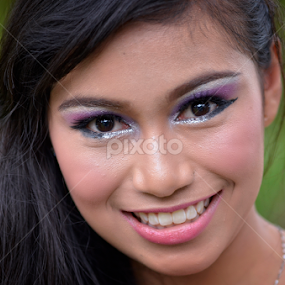 smile by Saiful Kamarudin - People Portraits of Women