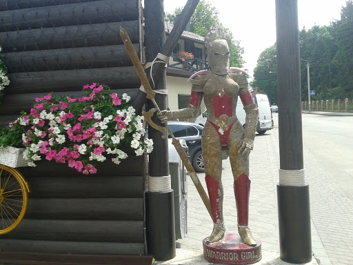 Статуя Козачка