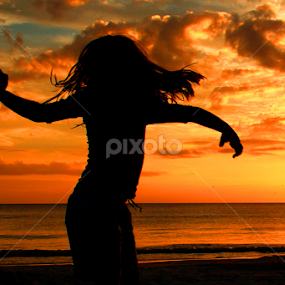Dancing into the Sunset by Alan Rossnagel - People Street & Candids