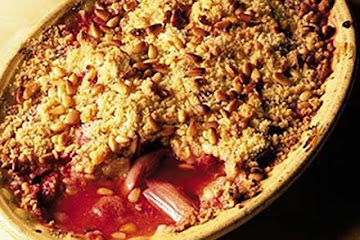 Rhubarb & strawberry crumble with custard
