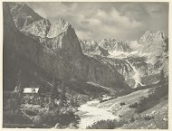 Höllentalhütte gegen Höllentalköpfe
