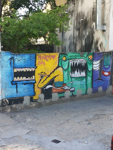 Arte De Rua - Monstros De Tênis