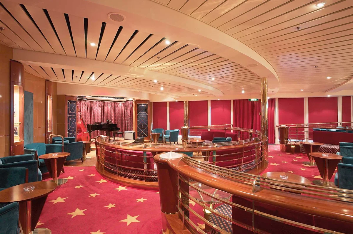 Jewel-of-the-Seas-Hollywood-Odyssey - If you're a smoker, head to Jewel of the Seas' Hollywood Odyssey, a cigar lounge with a cozy atmosphere and live entertainment.