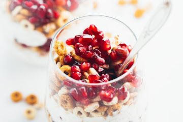 5-Minute Honey Yogurt Quinoa Parfait