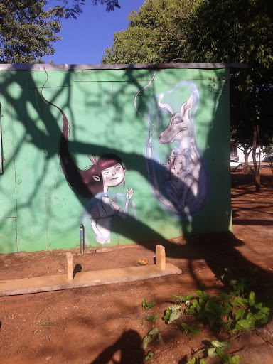 Graffit Menina e Canguru