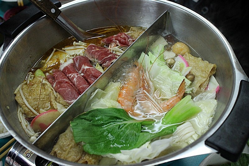 榮飛小火鍋 東北姑娘開的正統東北酸菜白肉鍋蒙古麻辣鍋