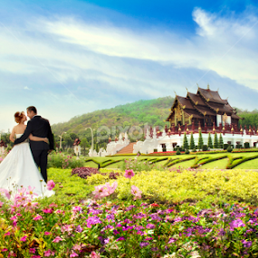 wonderful wedding in royal flora by Johann Nicholas - Wedding Bride & Groom