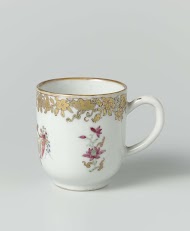Cup with handle from the 'Swellengrebel service' with a double crowned monogram and a border with floral scrolls