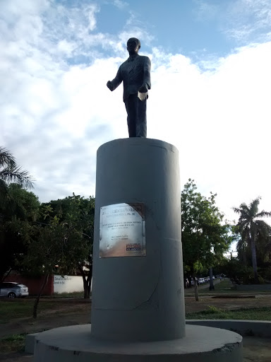 Estátua do Ex-presidente Juscelino Kubitschek de Oliveira