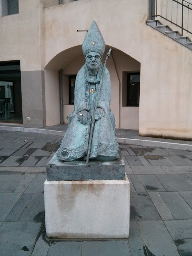 Pordenone, Statua Del Vescovo