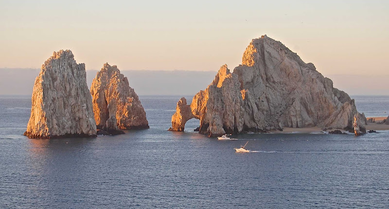 The famous rock arch of Cabo San Lucas, Mexico.
