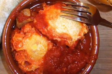 Shakshouka - Eggs in spicy sauce 