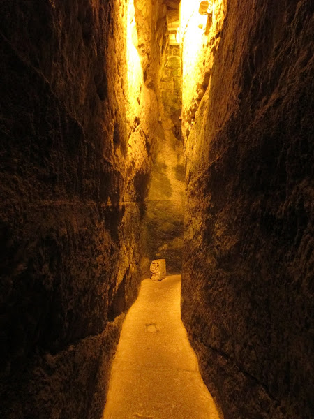 Tunnel Under the Western Wall