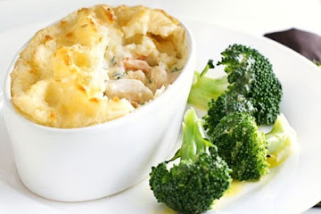 Fish pies with smoked salmon, prawns & dill