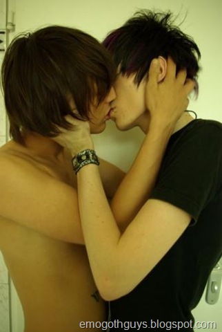[kissing emos2[7].jpg]