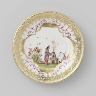 Schotel, veelkleurig beschilderd met chinoiserieën