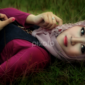 Refi Lia by Rahmat Sugee - People Portraits of Women