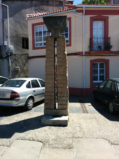 Estatua Paseo De Mugardos