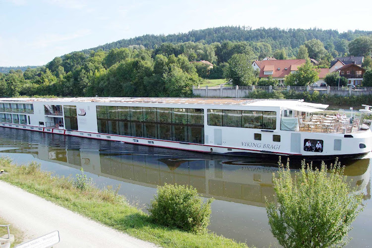 Viking Bragi in main Danube Canal, Plankstetten, Germany.