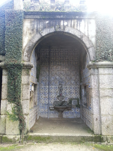 Fontanário Escadaria Do Palácio Vila Flor