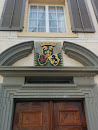 Eingang mit Wappen