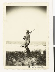 Een Wehrmacht soldaat bij de zee