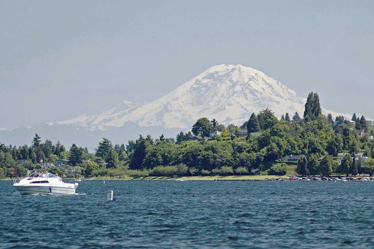 Lake Washington hosts boating and water fun during the summer months in Seattle, Washington. 