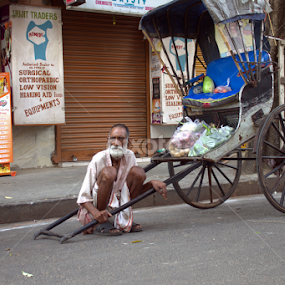 Rickshaw Puller by Surjya Kumar Das - People Street & Candids