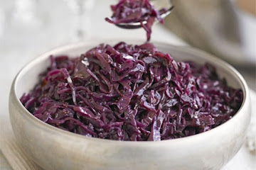Sticky spiced red cabbage