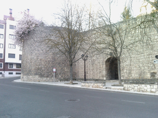 Puerta En La Muralla