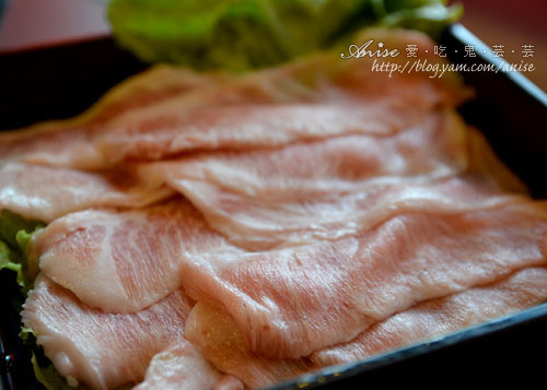 金華殿火鍋鮮活套餐，松阪豬肉厚又甜！！