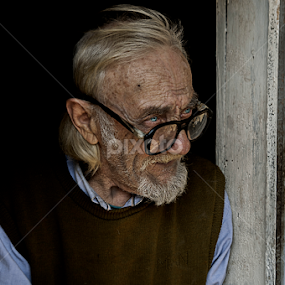The eyes that tell the story of a lifetime by Petrea Ionut - People Portraits of Men