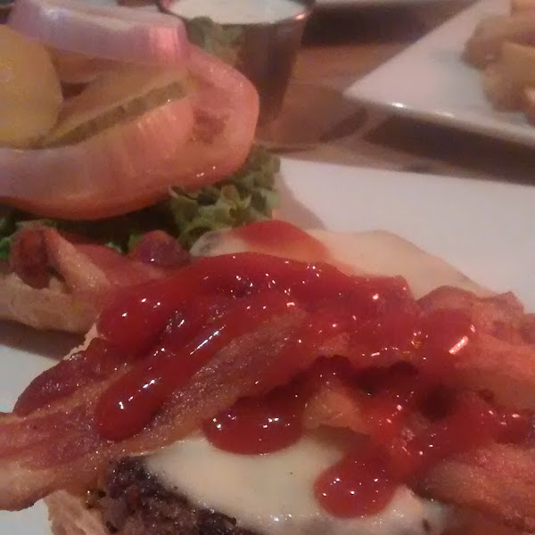 GF Bun Griddled Pressed Burger 3oz w/onion, pickle, lettuce, tomato, mozzarella, bacon