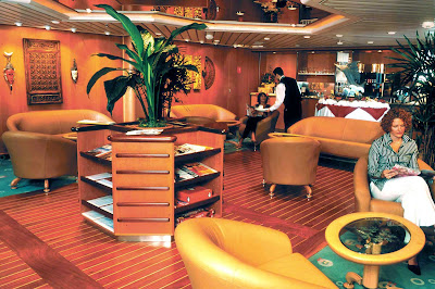 Guests who book a suite and Diamond Plus & Pinnacle Club members of the Crown & Anchor Society can take advantage of the exclusive Concierge Lounge aboard Adventure of the Seas, equipped with exclusive amenities.