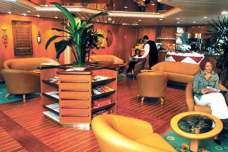 Guests who book a suite and Diamond Plus & Pinnacle Club members of the Crown & Anchor Society can take advantage of the exclusive Concierge Lounge aboard Adventure of the Seas, equipped with exclusive amenities.