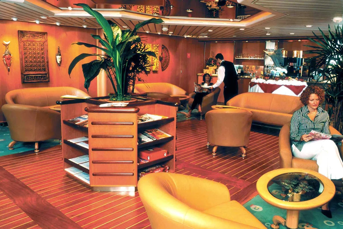 Adventure-of-the-Seas-Concierge-Club - Guests who book a suite and Diamond Plus & Pinnacle Club members of the Crown & Anchor Society can take advantage of the exclusive Concierge Lounge aboard Adventure of the Seas, equipped with exclusive amenities.