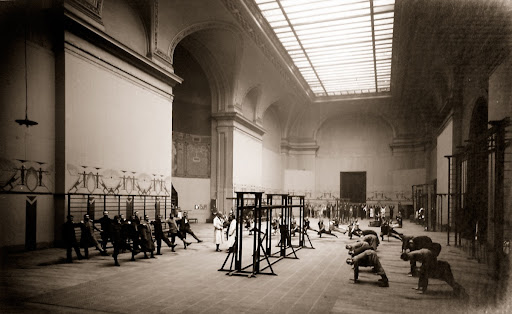 Gymnasium at the Grand Palais hospital during the First World War.