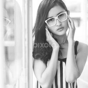Black and White mood by Gregorius dian Samudra - People Portraits of Women