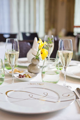 Enjoy a romantic evening in Seven Seas Navigator's intimate Sette Mari at La Veranda restaurant. Open for dinner only, Sette Mari features an extensive menu of authentic antipasti and Italian specialties served á la carte and paired with fine Italian wines — for no extra charge. 